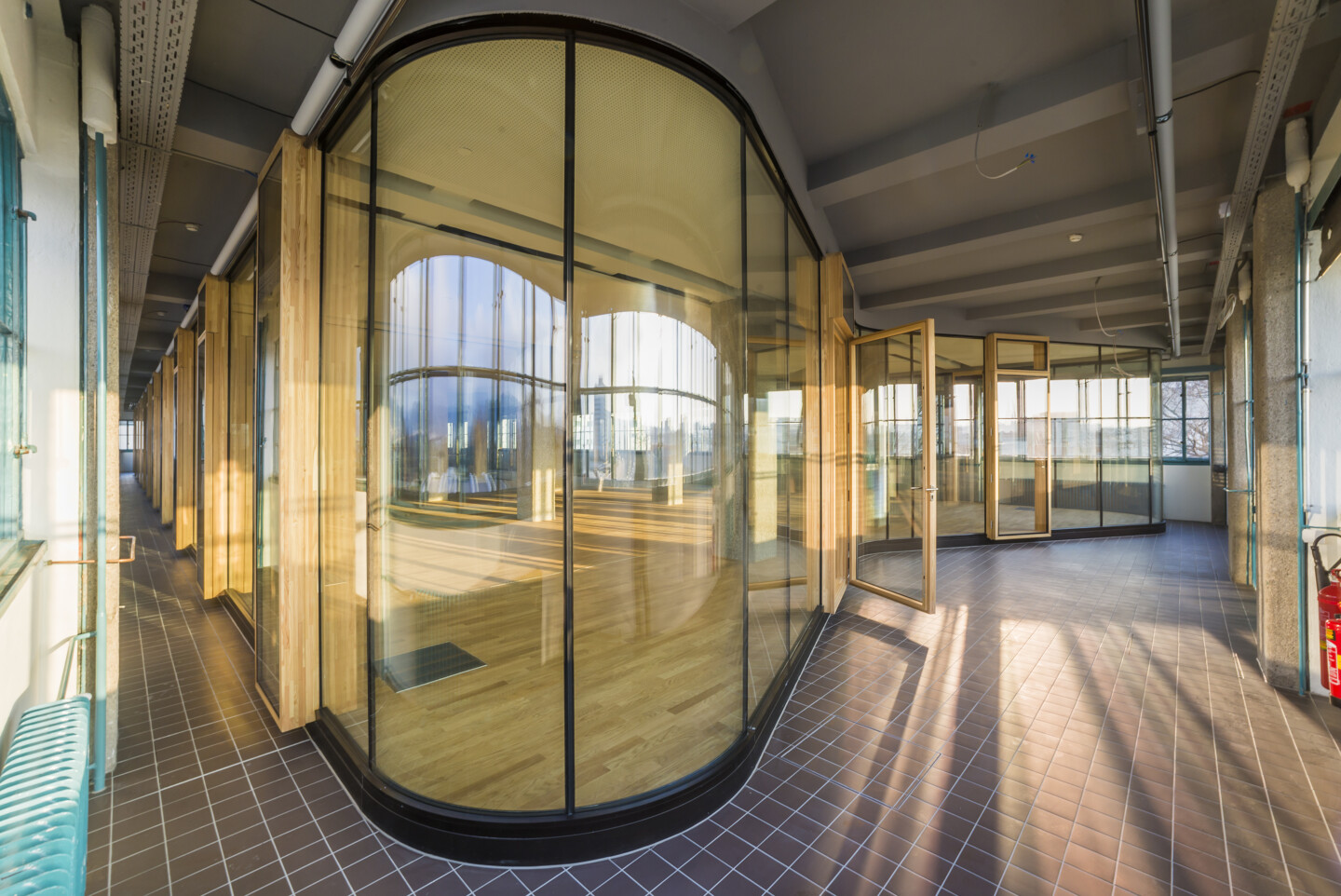 Revitalisierung des Bau 2 (heute Haus DAMES) mittels „Box-in-Box“-Konzept hinter der denkmalgeschützten Gebäudehülle ab 2013.