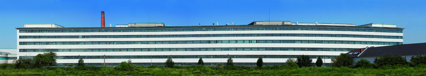 Panoramablick auf den Bau 1/Haus CASABLANCA der Tabakfabrik Linz, ehe die Nachbarsgrundstücke bebaut wurden.