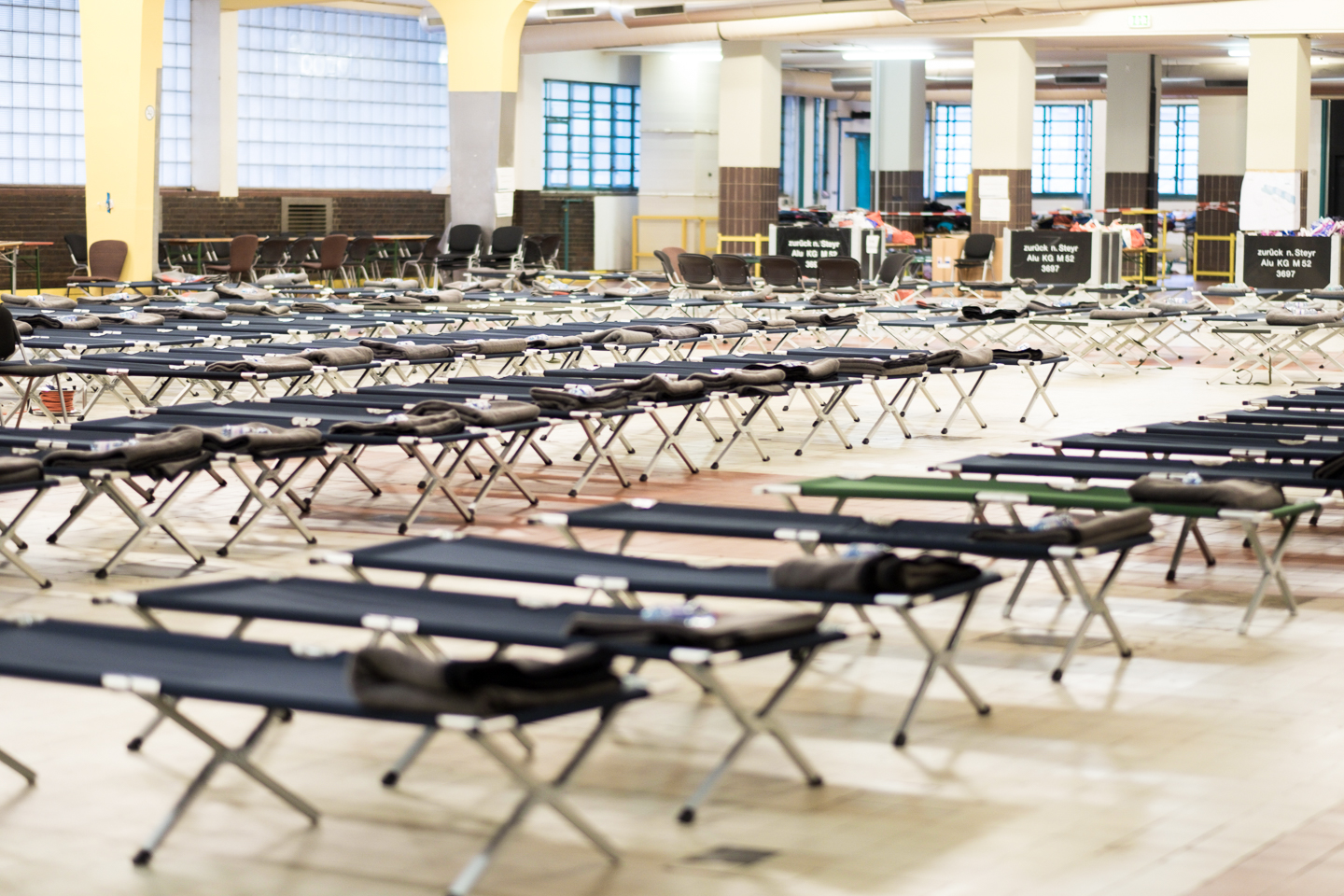 2015 wurde innerhalb kürzester Zeit in der Tabakfabrik in Linz ein Quartier für hunderte syrische Flüchtlinge hochgezogen, unter anderem mit Rotem Kreuz, Caritas und Volkshilfe.