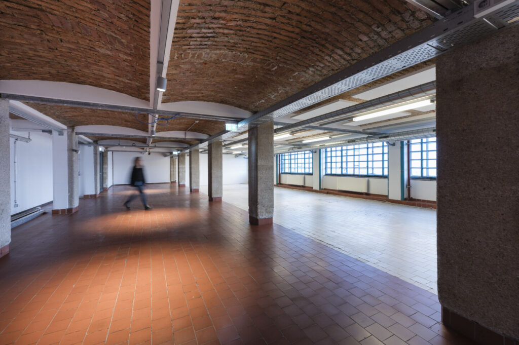 138m² office with industrial flair in the Tabakfabrik Linz
